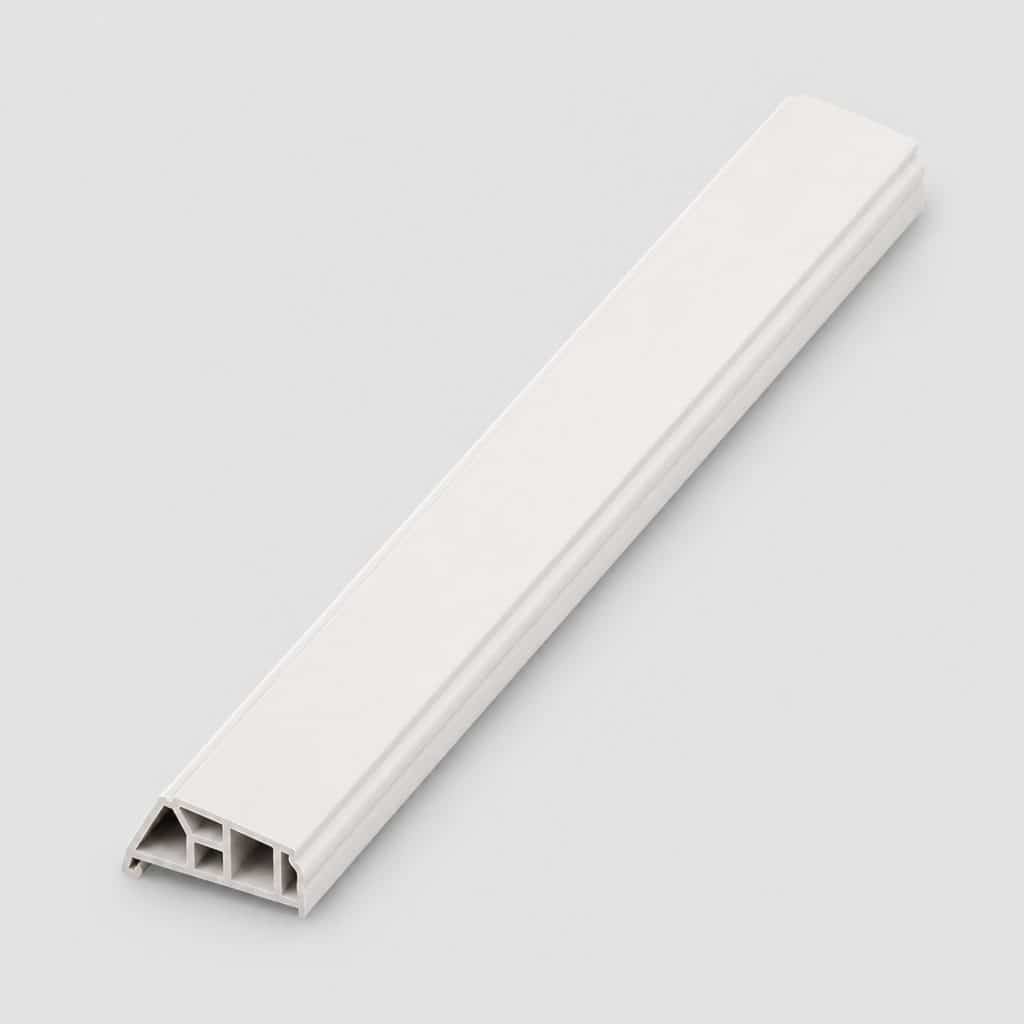 Baguette de finition multifonction pour angle mur-plafond, vue de face