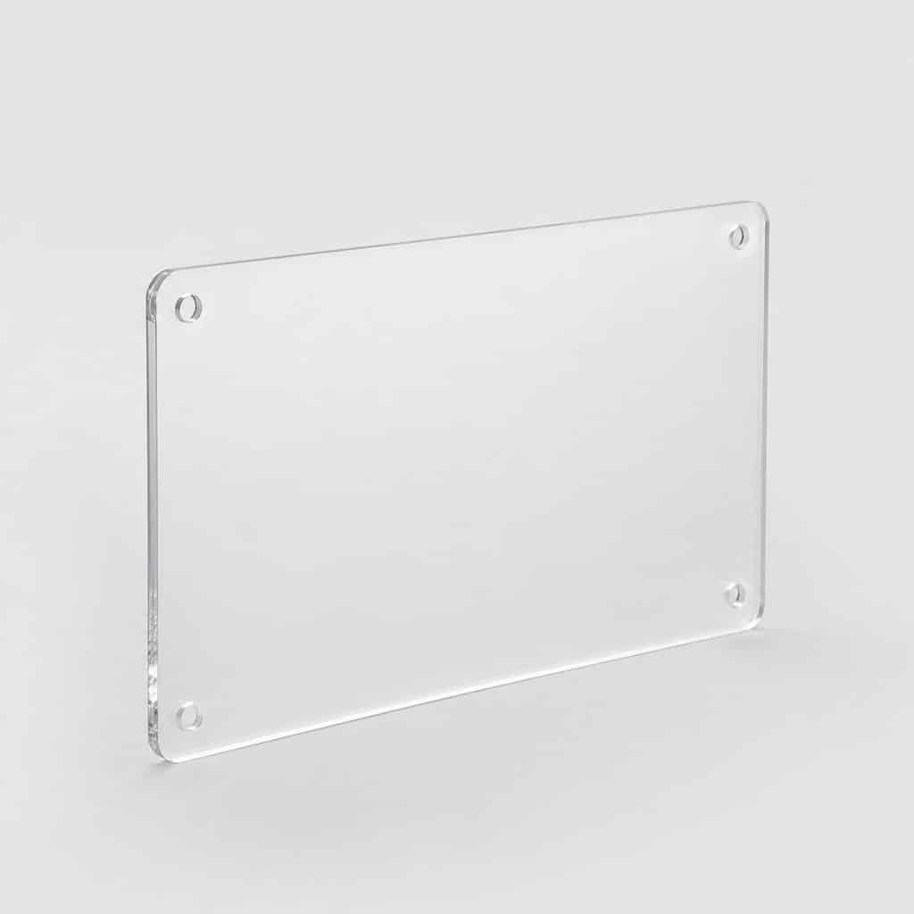 Plaque de plexiglas sur mesure avec perçage